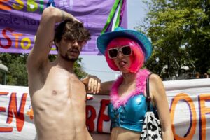 Per i gay pride l’oscenità è un vanto. E lo Stato ci costringe a finanziarli