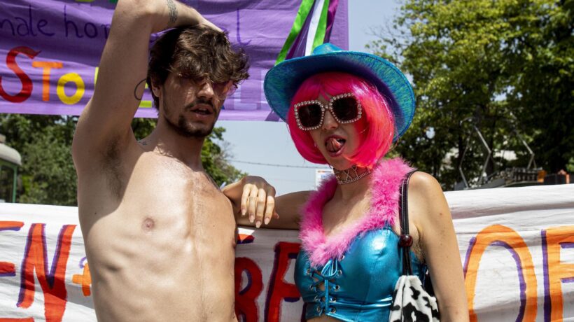 Per i gay pride l’oscenità è un vanto. E lo Stato ci costringe a finanziarli