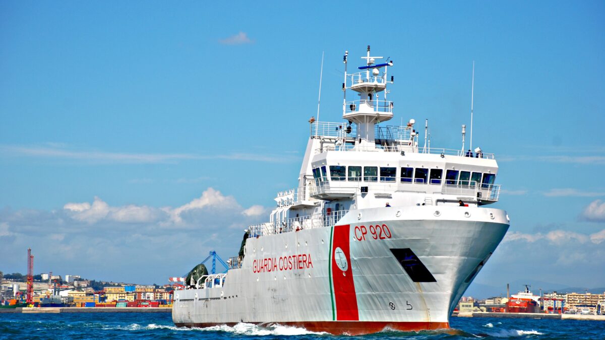 C’è una nuova Diciotti. Negato lo sbarco alla nave Gregoretti con 140 immigrati