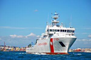 C’è una nuova Diciotti. Negato lo sbarco alla nave Gregoretti con 140 immigrati