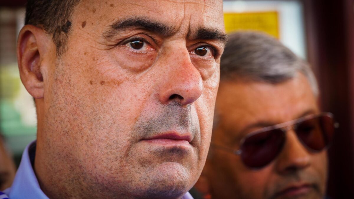 Minimizzano gli abusi. Ma il sindaco Pd rimane agli arresti