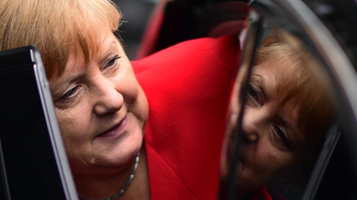 L’Ue demonizza Putin, poi ci fa affari e gli mette in mano  i dati sensibili