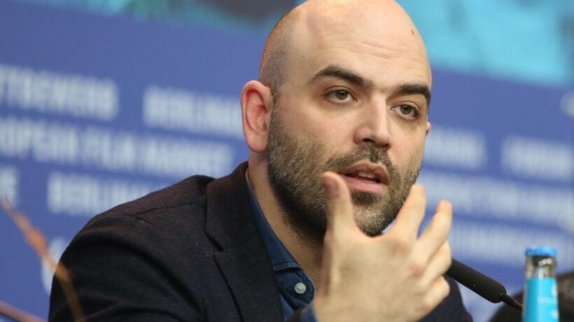 Saviano va in ansia per gli immigrati. Raggi approfitta per sferzare Salvini