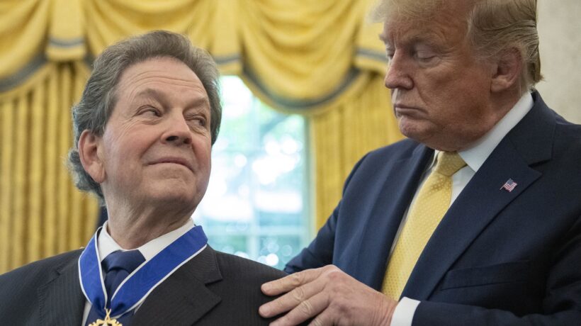 Arthur Laffer: «Fate partire subito la flat tax e liberatevi da quest’Europa»