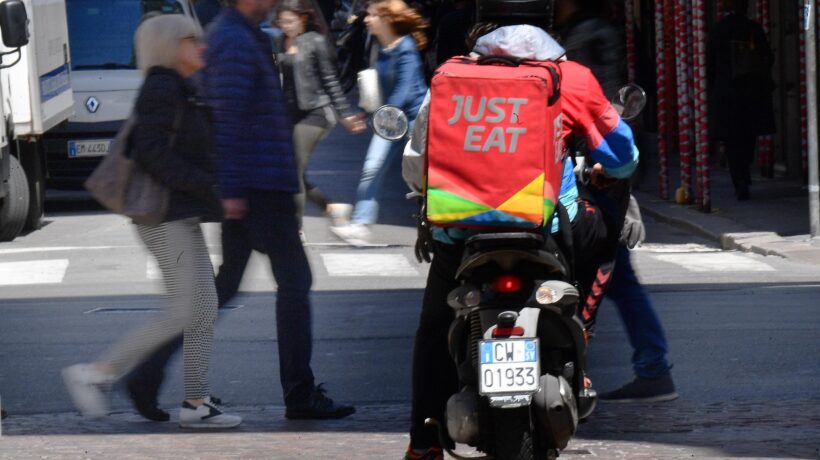 Le app dei rider da pochi euro valgono 5 miliardi