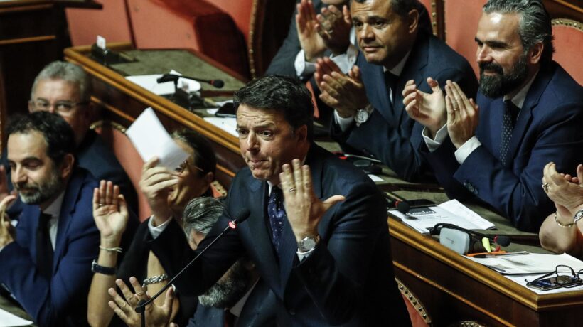 Il voltafaccia di Renzi scatena la faida nel Pd