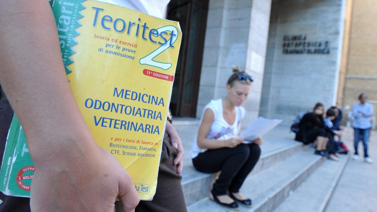 Mancano i medici, ecco di chi è la colpa