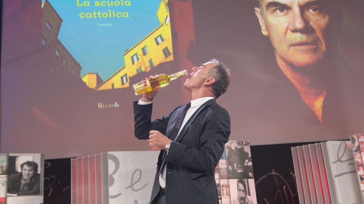 La grottesca lezione di Albinati sui naufragi