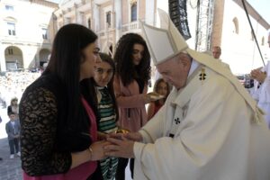 La nuova Chiesa 2.0 fa la voce grossa soltanto per i migranti, non sulla vita