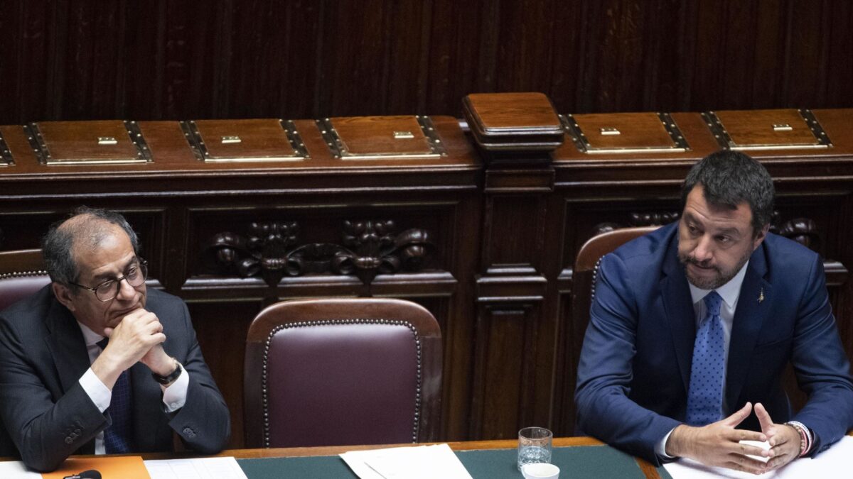 Rissa nell’esecutivo sul taglio delle tasse. Tria irride la Lega