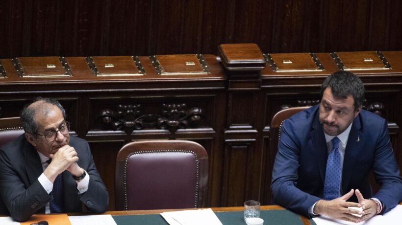 Rissa nell’esecutivo sul taglio delle tasse. Tria irride la Lega