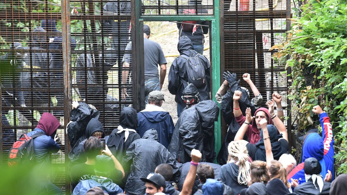 La guerriglia dei No Tav imbarazza i grillini