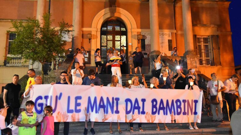 Affidi fantasma per far girare soldi e bambini promessi ai gruppi Lgbt