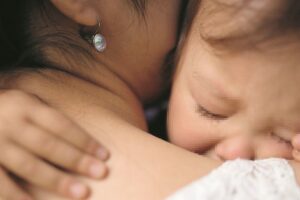 Bambina strappata ai genitori e data in affido prima di nascere