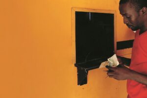 Altro che risorse. Gli immigrati ci prosciugano