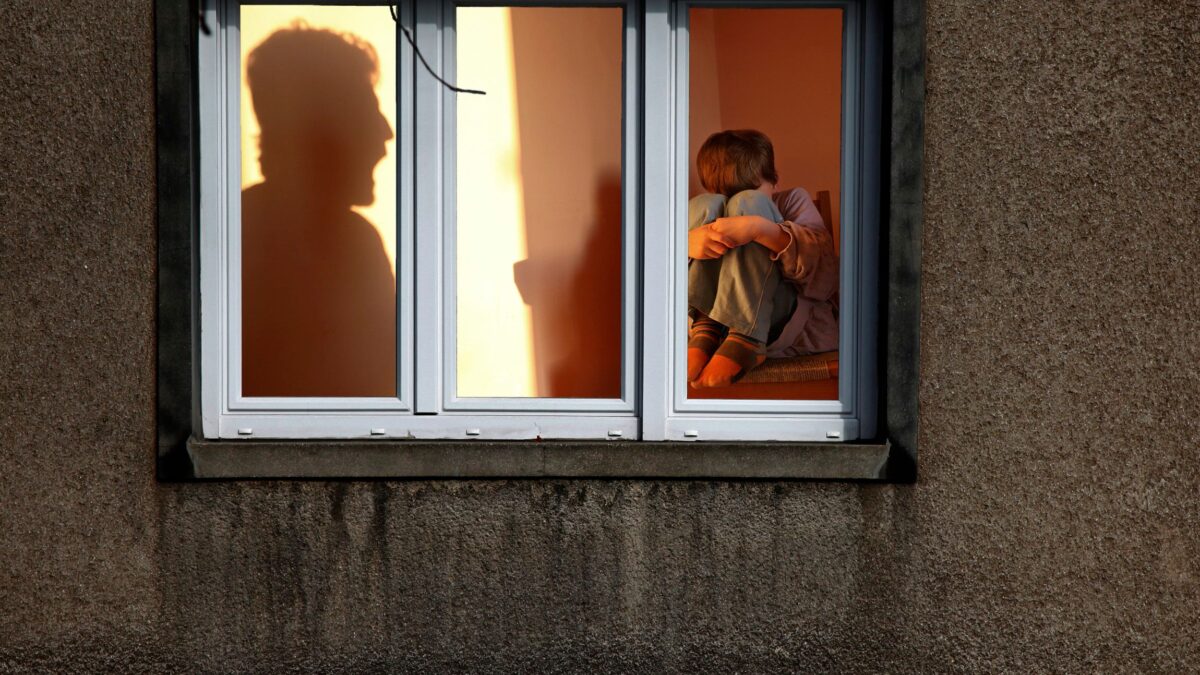 Il terapeuta dei bimbi di Bibbiano accusato di maltrattare i suoi figli