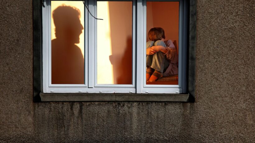 Il terapeuta dei bimbi di Bibbiano accusato di maltrattare i suoi figli