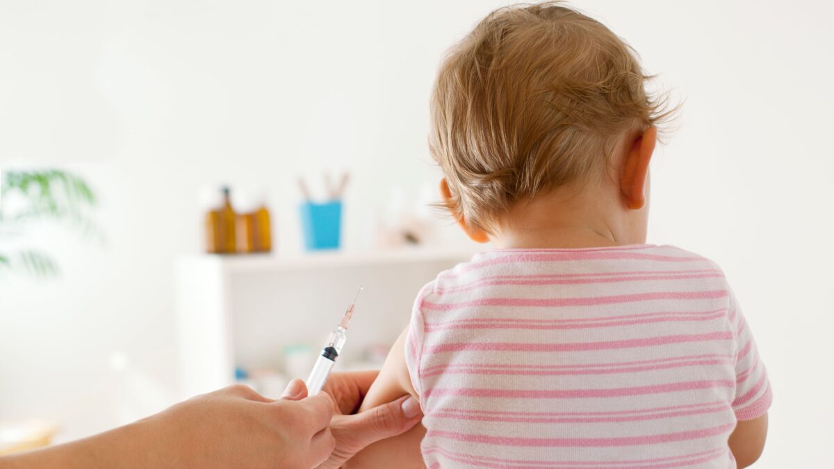 Vaccini, una Regione su due non invia i dati