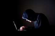 Un pronto soccorso per i «vampiri» che consumano la loro vita online