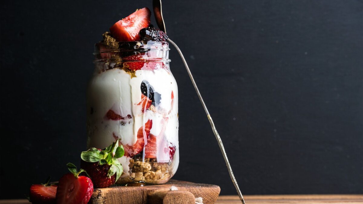 Yogurt per tutti. Come ridurre grassi e calorie nello spuntino ideale dell’estate
