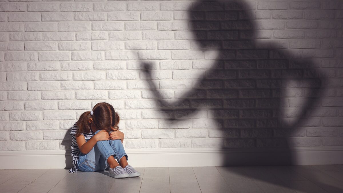 Un avvocato tuteli i piccoli presi dallo Stato
