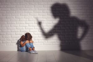 È bendato chi non vede il dramma dei piccoli