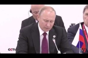 Putin tende la mano a Kiev e Trump è pronto a infilarsi