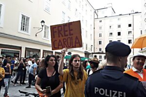 I teologi hanno cambiato parrocchia. Stanno con i no global dei sette mari