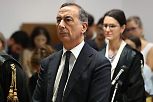 Sala condannato a sei mesi. Ma non lascia