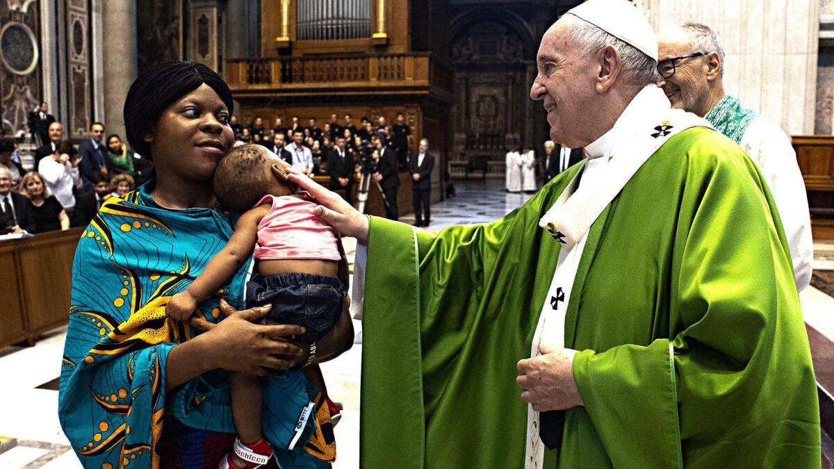 Papa Bergoglio benedice le Ong