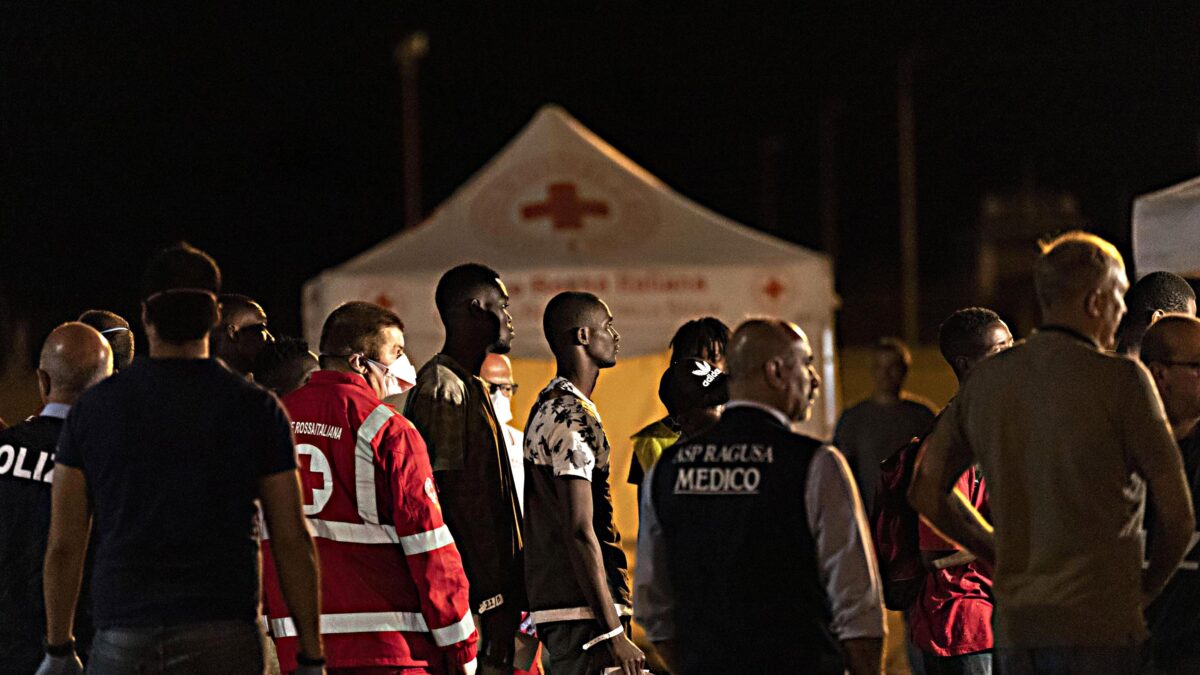 Confiscato il veliero dei centri sociali. E i porti saranno difesi dalla Marina