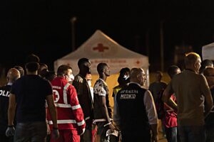 Confiscato il veliero dei centri sociali. E i porti saranno difesi dalla Marina