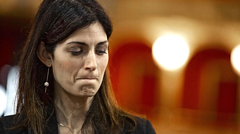 La Raggi deve inventarsi piazzista. Monnezza verso Stoccolma o Sofia