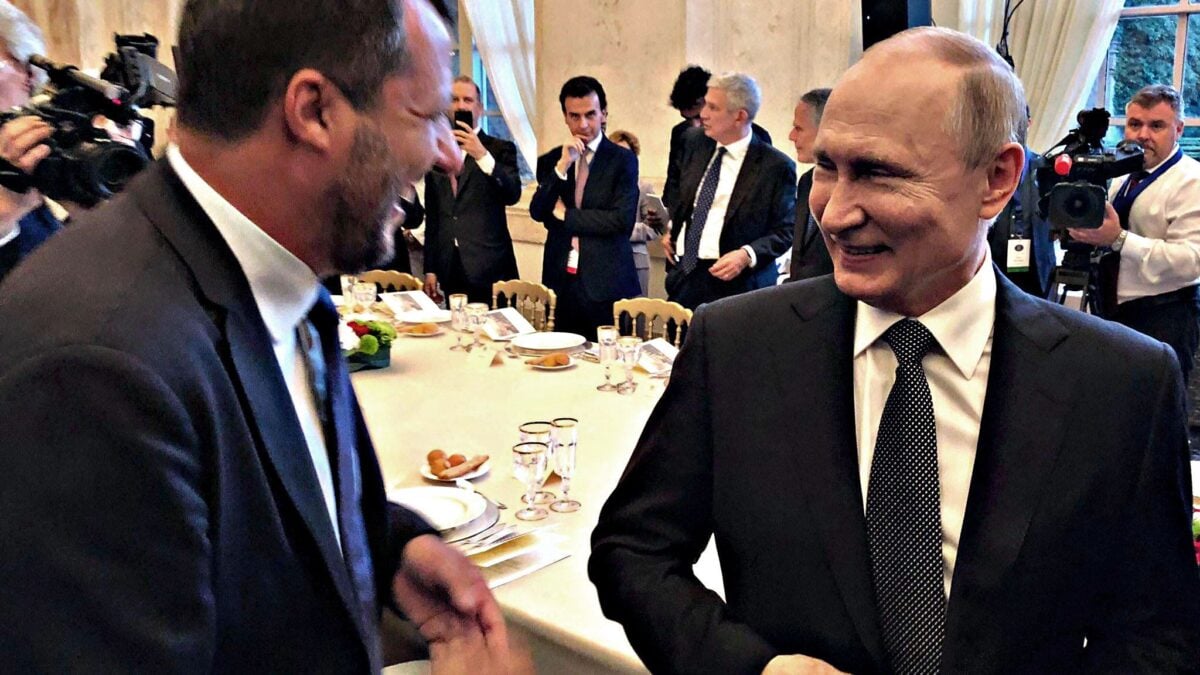 C’è una manina renziana dietro la panna montata dei soldi di Putin alla Lega