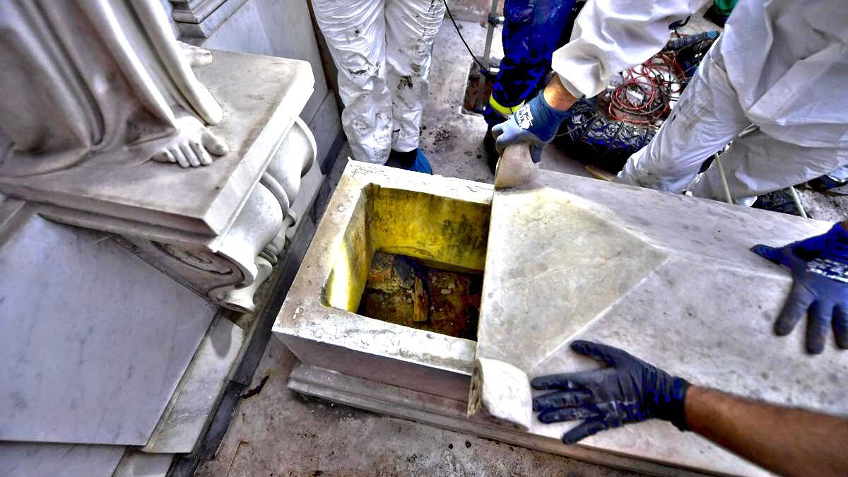 Tombe vuote nel cimitero Teutonico. Non c’è la Orlandi. E neanche un osso