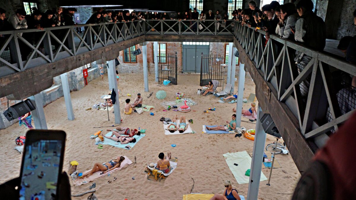 Come il capitalismo s’è comprato la Biennale