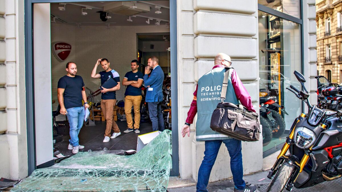 L’Algeria va avanti in Coppa d’Africa. I tifosi fanno razzia in centro a Parigi