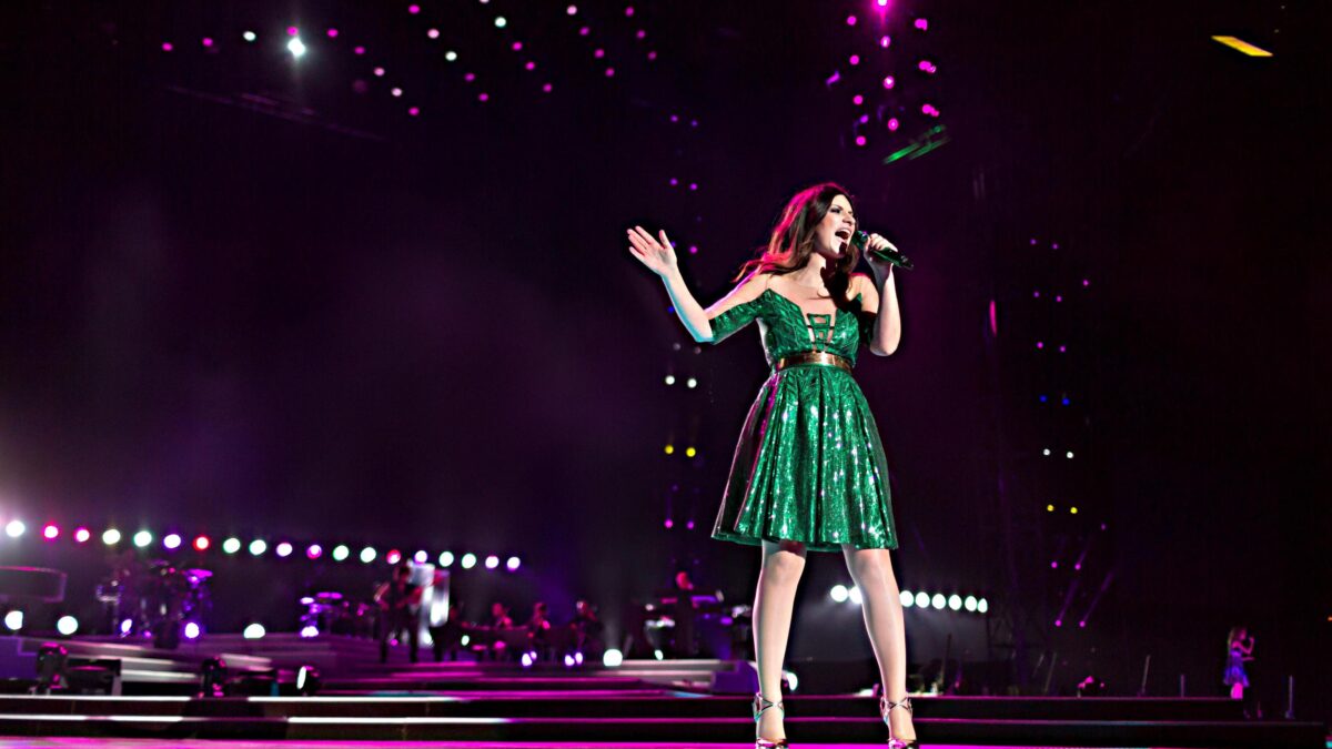 L’urlo di Laura Pausini: «Parlate di Bibbiano»