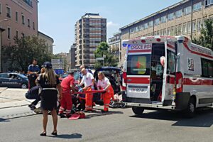Straniero ruba la pistola, spara all’impazzata e ferisce un carabiniere