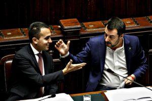 Salvini e Di Maio firmano la tregua per sventare il ribaltone del Colle