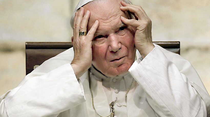 Smentito dagli studenti in rivolta l’istituto che epura i fedeli di Wojtyla