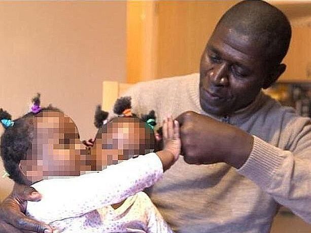 La speranza di un papà ha salvato due gemelline dall’errore dei medici