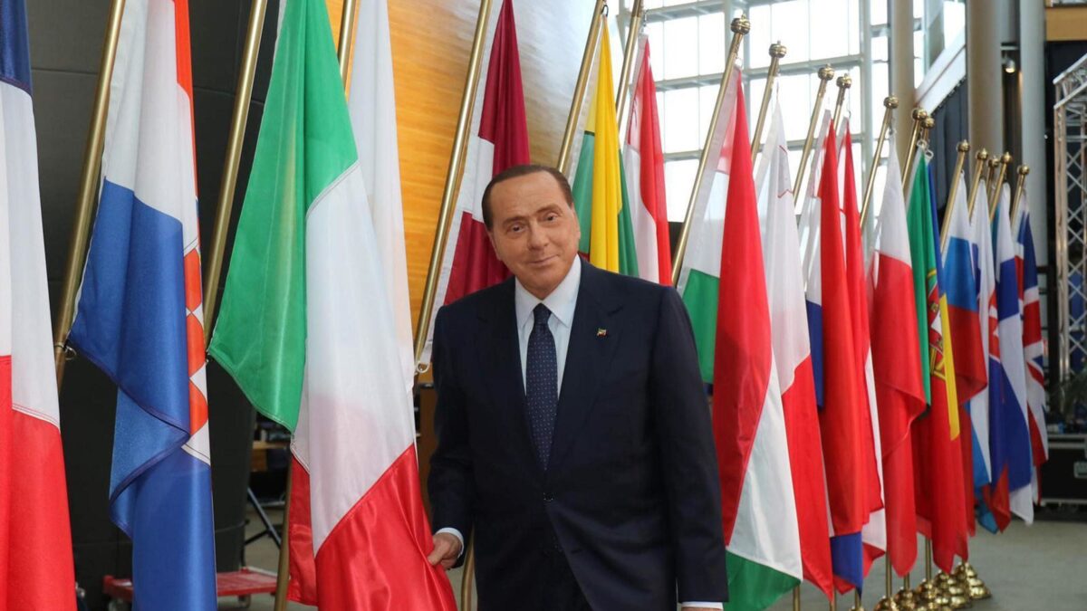 Adesso Berlusconi ritorna centrale