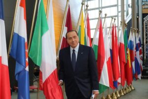 Adesso Berlusconi ritorna centrale