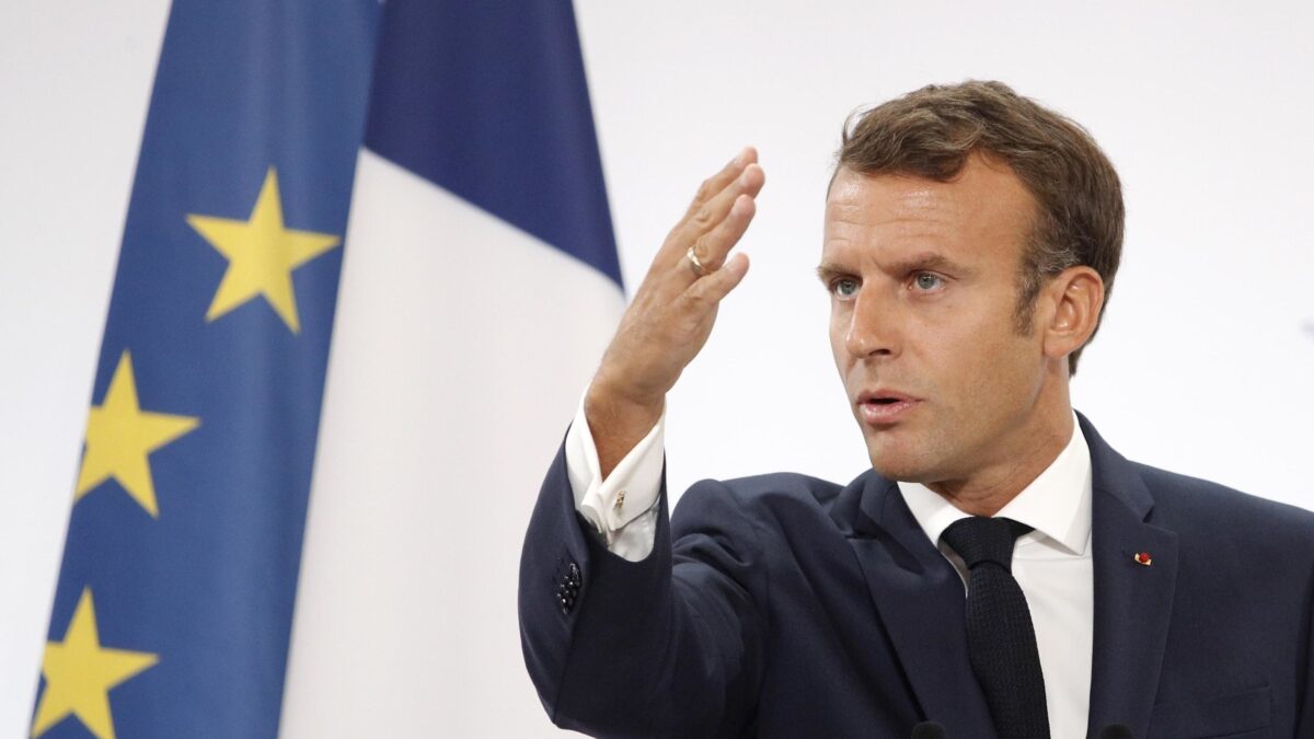 Sciences Po come la Corea del Nord. A lezione si studia il leader Macron