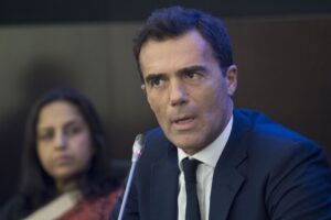 La bella vita e le spese pazze di Gozi tra viaggi, ristoranti e hotel di lusso