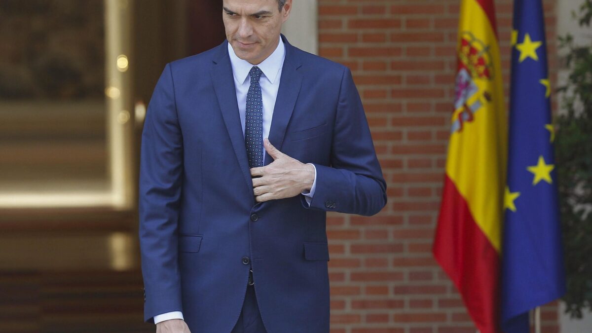 Sánchez fa il buono, ma è più duro di Salvini