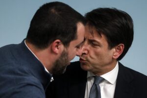 Rinnegati tutti i porti chiusi. Conte si rifà la verginità per il governo dell’invasione