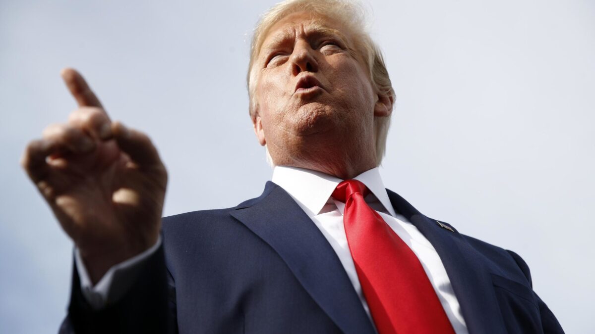 Trump toglie i dazi alle Bibbie fatte in Cina