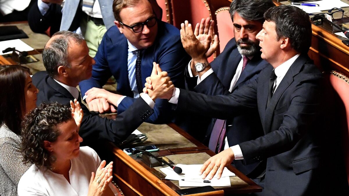 Il Rottamatore ruba la scena a Zingaretti. E usa l’inciucio per riprendersi il Pd